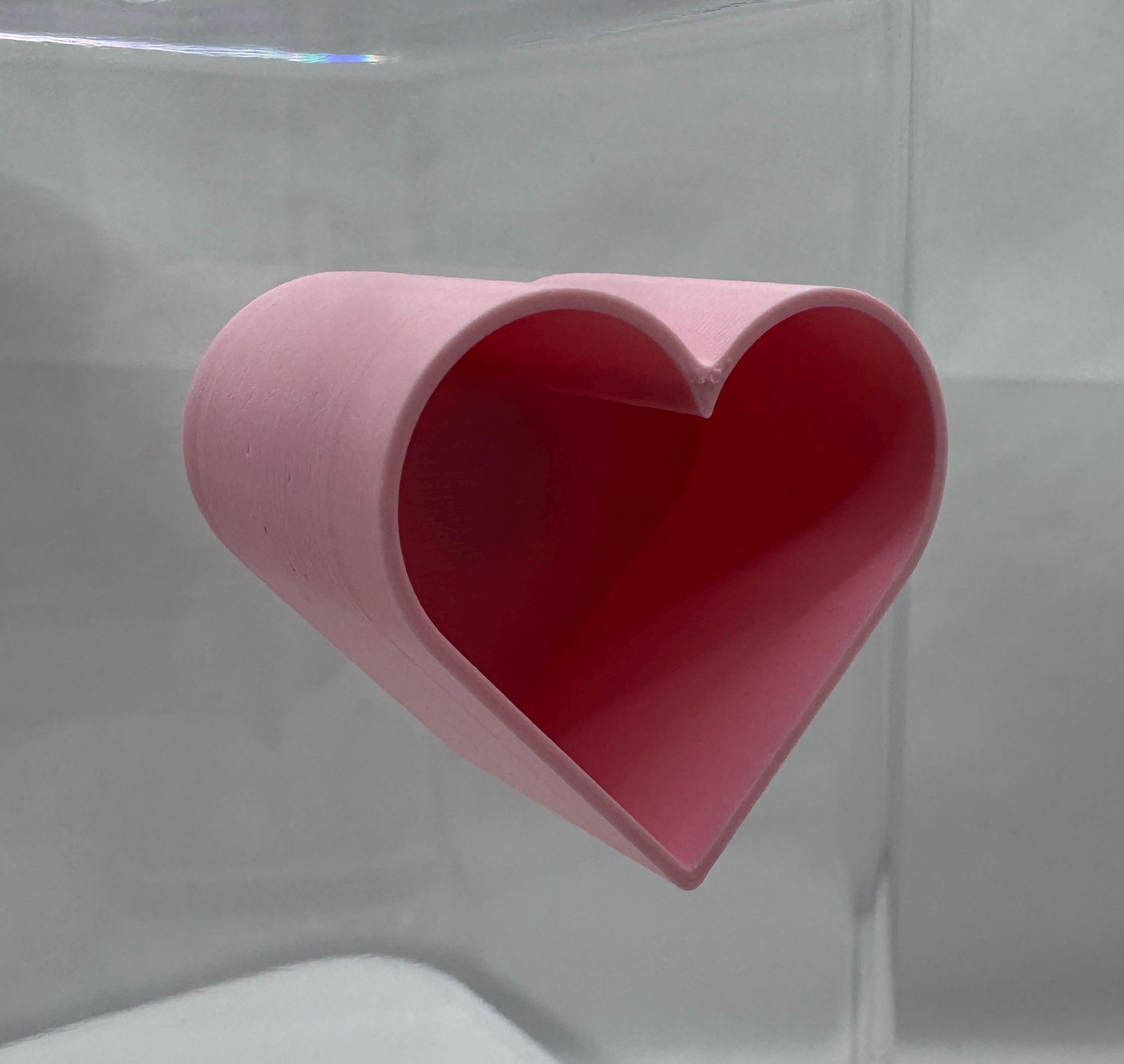 Heart hide for jumping spiders, 3D printed terrarium decor, handmade cute spider enclosure accessory, custom sizing available, magnetic.