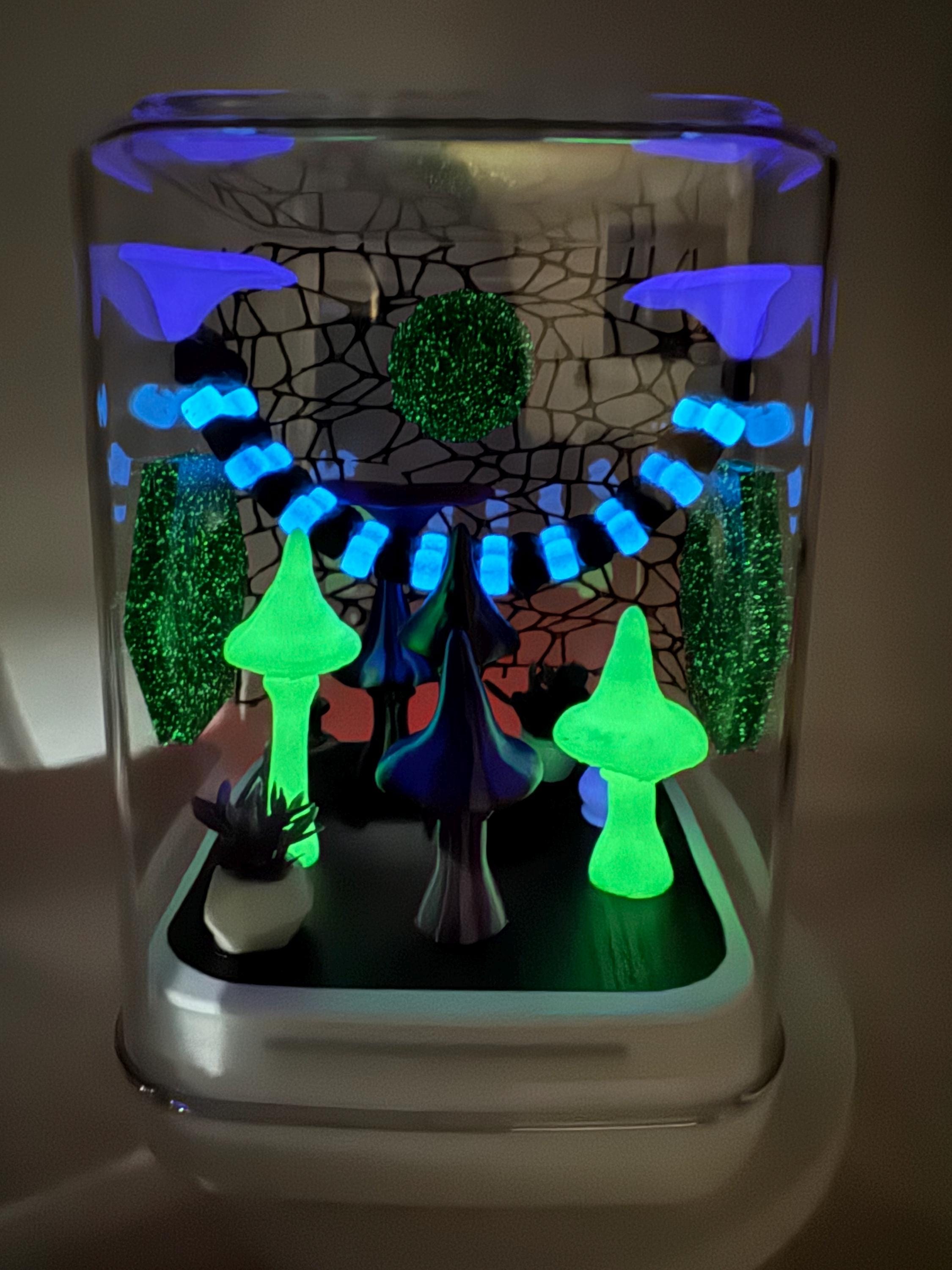 Mushroom Themed Jumping Spider Enclosure: Decorated Terrarium (5x5x7 in)